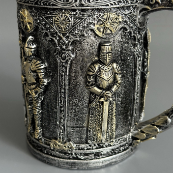 Кружка "Рыцарь с топором" (металл внутри)