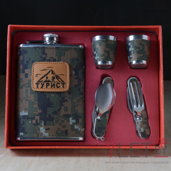 Набор фляжка, стопки и мультитулы Турист