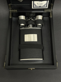 Набор подарочный (7 предметов) 23-MH-5 (Фляжка 9oz, фляжка 7oz, фляжка брелок 1 oz, мультитул, карты 2 стопки, лейка, ремень для переноски)