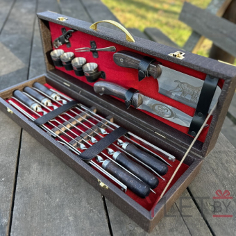 Набор с шампурами для шашлыка в чемодане Искра, 15 предметов, коричневый 1010 Кизляр