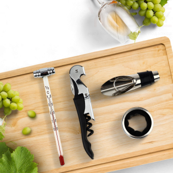 Подарочный винный набор: штопор для вина, аэратор, каплеуловитель, термометр «Мама отдыхает»