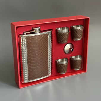 Набор: фляжка, 4 стопки и дозатор Крокодил коричневый