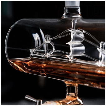 Набор для напитков подарочный 4 стакана и графин "Корабль" на подставке