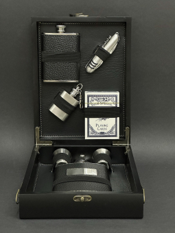 Набор подарочный (7 предметов) 23-MH-5 (Фляжка 9oz, фляжка 7oz, фляжка брелок 1 oz, мультитул, карты 2 стопки, лейка, ремень для переноски)