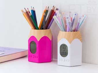 Подставка для канцтоваров музыкальная с часами, календарем и термометром (белый)