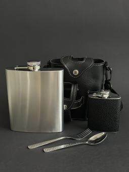 Набор походный 4 предмета черный (фляжка 530 мл, фляжка 120 мл, вилка, ложка, ремень для переноски)