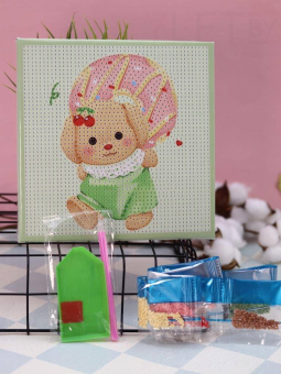 Алмазная мозаика на подрамнике "Мишка с пончиком", 20*20 см