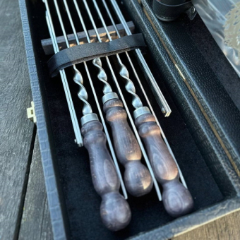Набор с шампурами для шашлыка в чемодане Скиф, 17 предметов, черный 1002 Кизляр
