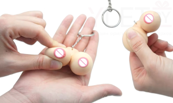 Брелок грудь антистресс