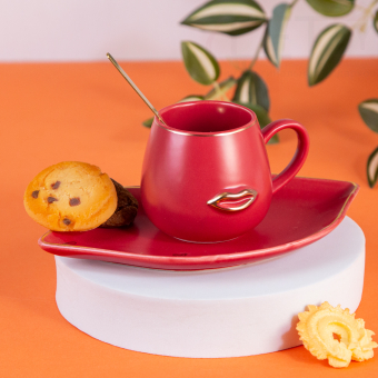 Кружка с блюдцем "Губы"