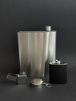 Набор походный 4 предмета черный (фляжка 1,4 литра, фляжка 120 мл, зажигалка бензиновая, складная стопка, ремень для переноски)