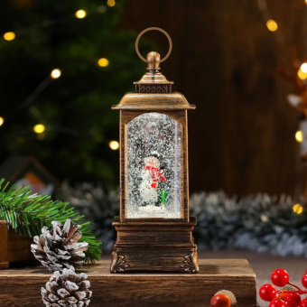 Снежный музыкальный Ретро фонарь квадратный "Снеговик с телефоном" 8х8х21 см